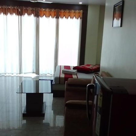 טארפית Hotel Rajmahal מראה חיצוני תמונה
