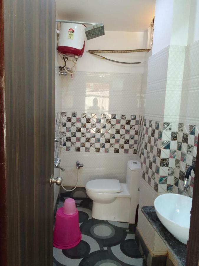 טארפית Hotel Rajmahal מראה חיצוני תמונה