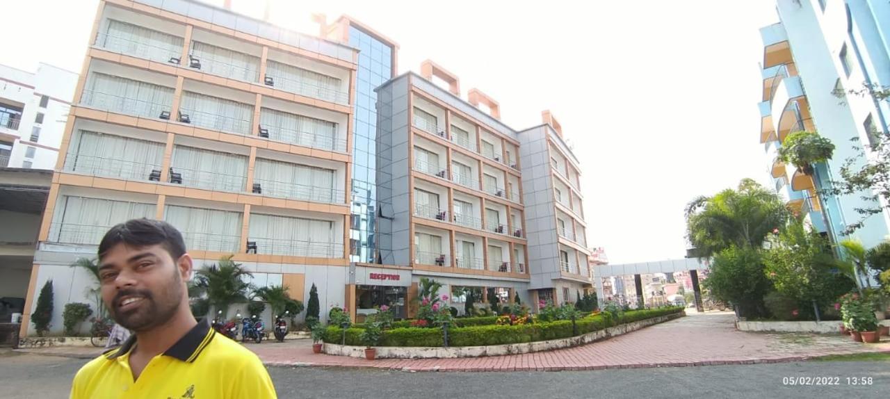 טארפית Hotel Rajmahal מראה חיצוני תמונה