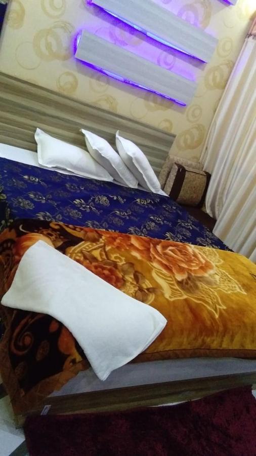 טארפית Hotel Rajmahal מראה חיצוני תמונה
