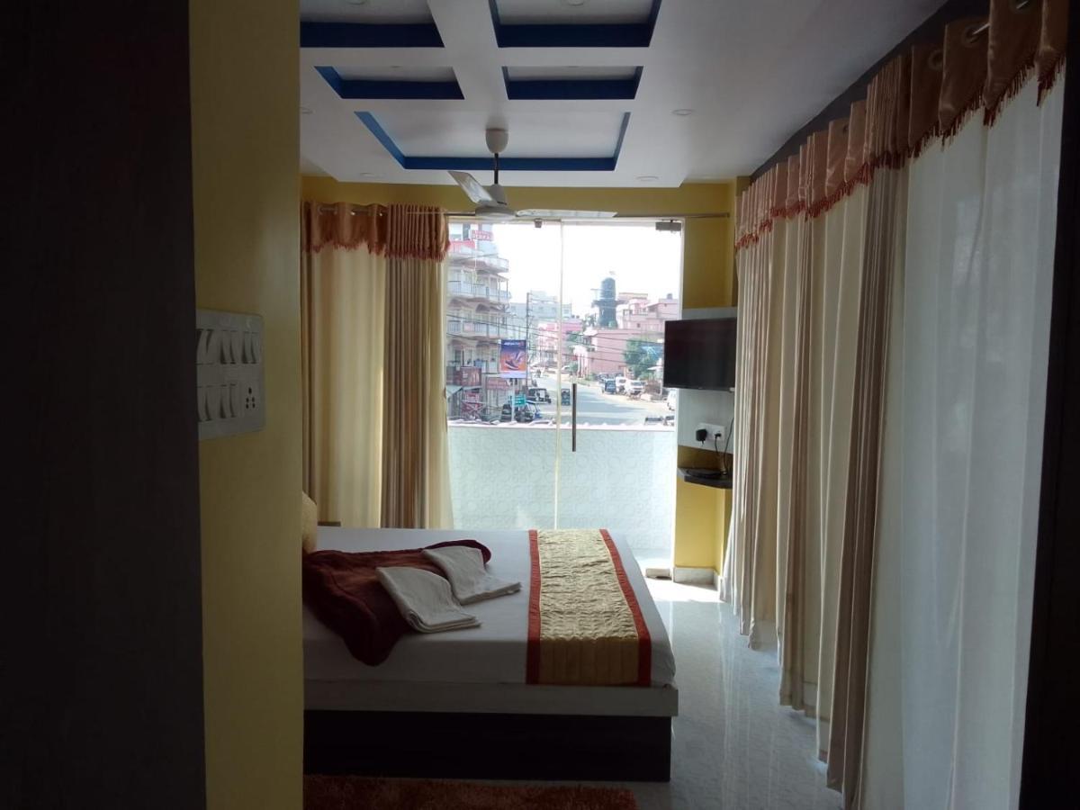 טארפית Hotel Rajmahal מראה חיצוני תמונה